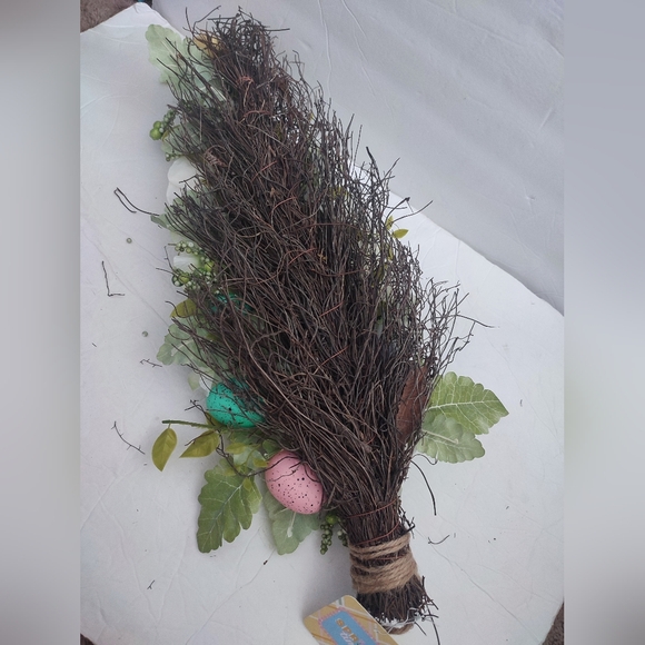 Long Easter Wreath - Picture 2 of 13